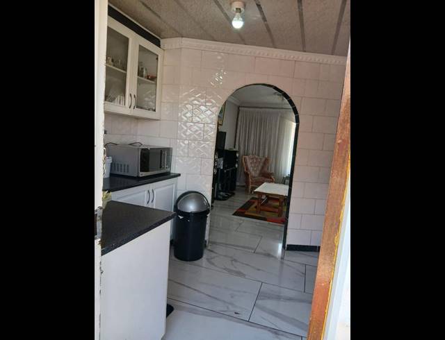 3 BEDROOM HOUSE FOR SALE IN PROTEA GLEN